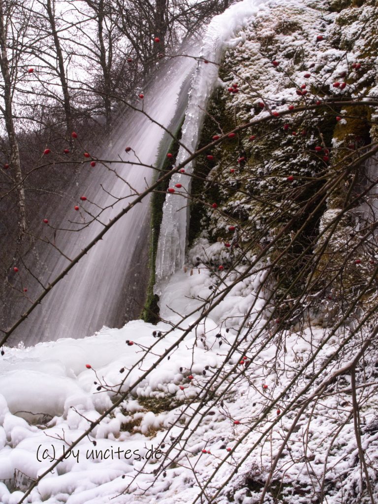 Nohner Wasserfall Wasserfall Dreimühlen vereist im Winter